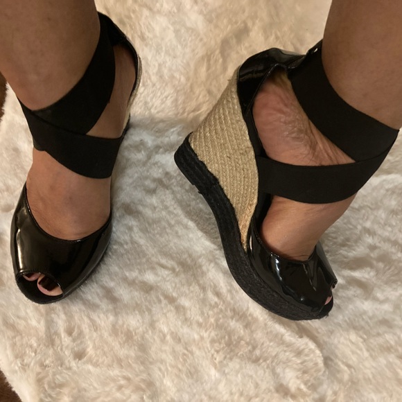 Shoes - Picture 2 of 7